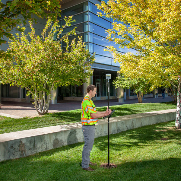 Trimble R12_TSC7_Urban_252